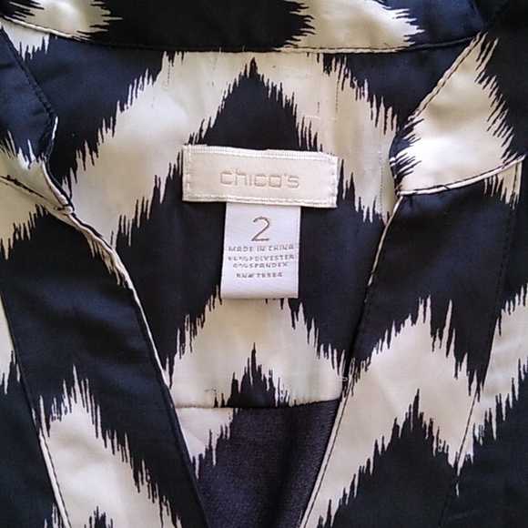 Chico's Black and White Chevron Split Neck Popover - Vanity Size 2/US L - Picture 10 of 16